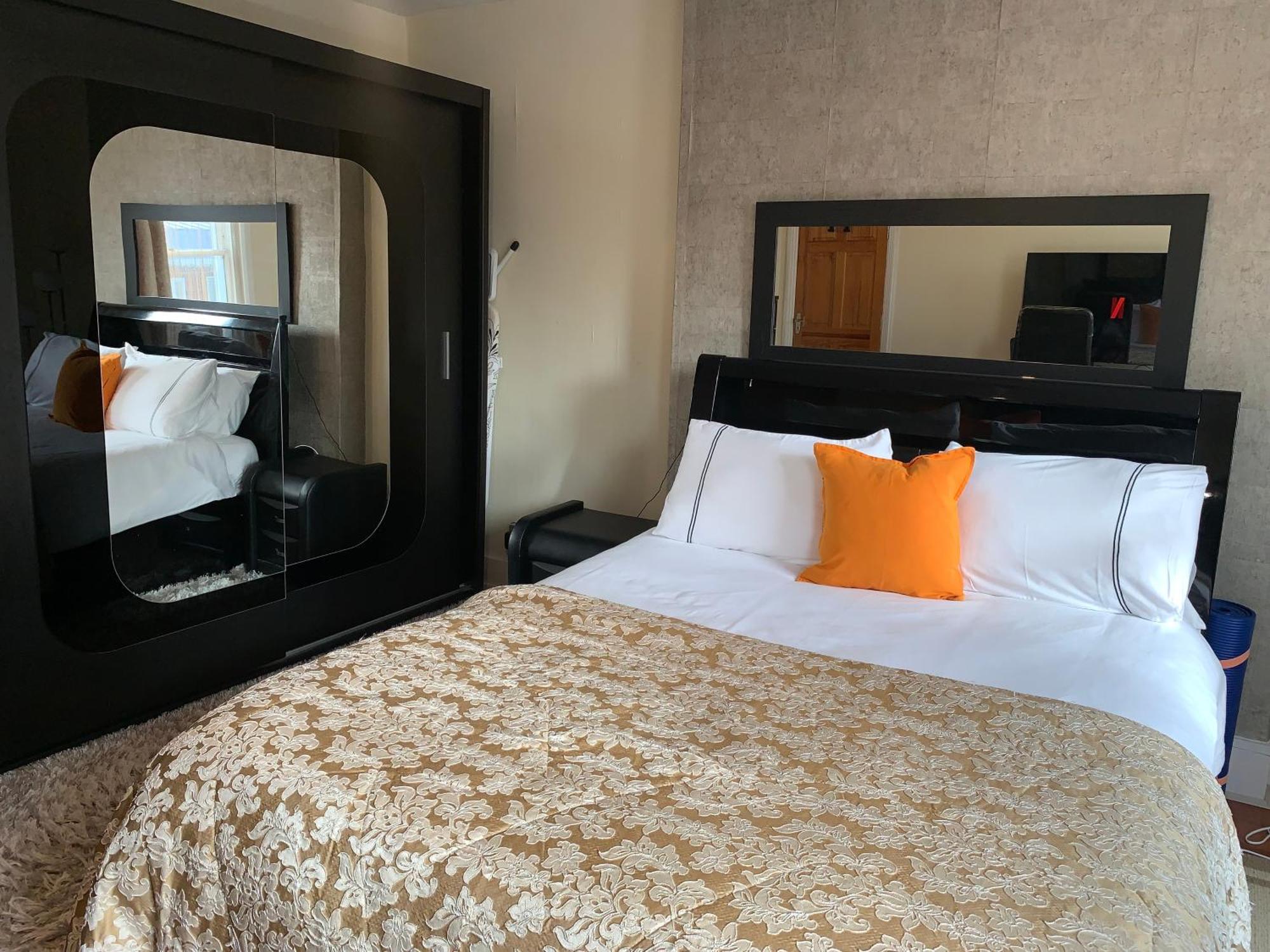 Superbly Furnished Apartment In Central Лондон Экстерьер фото